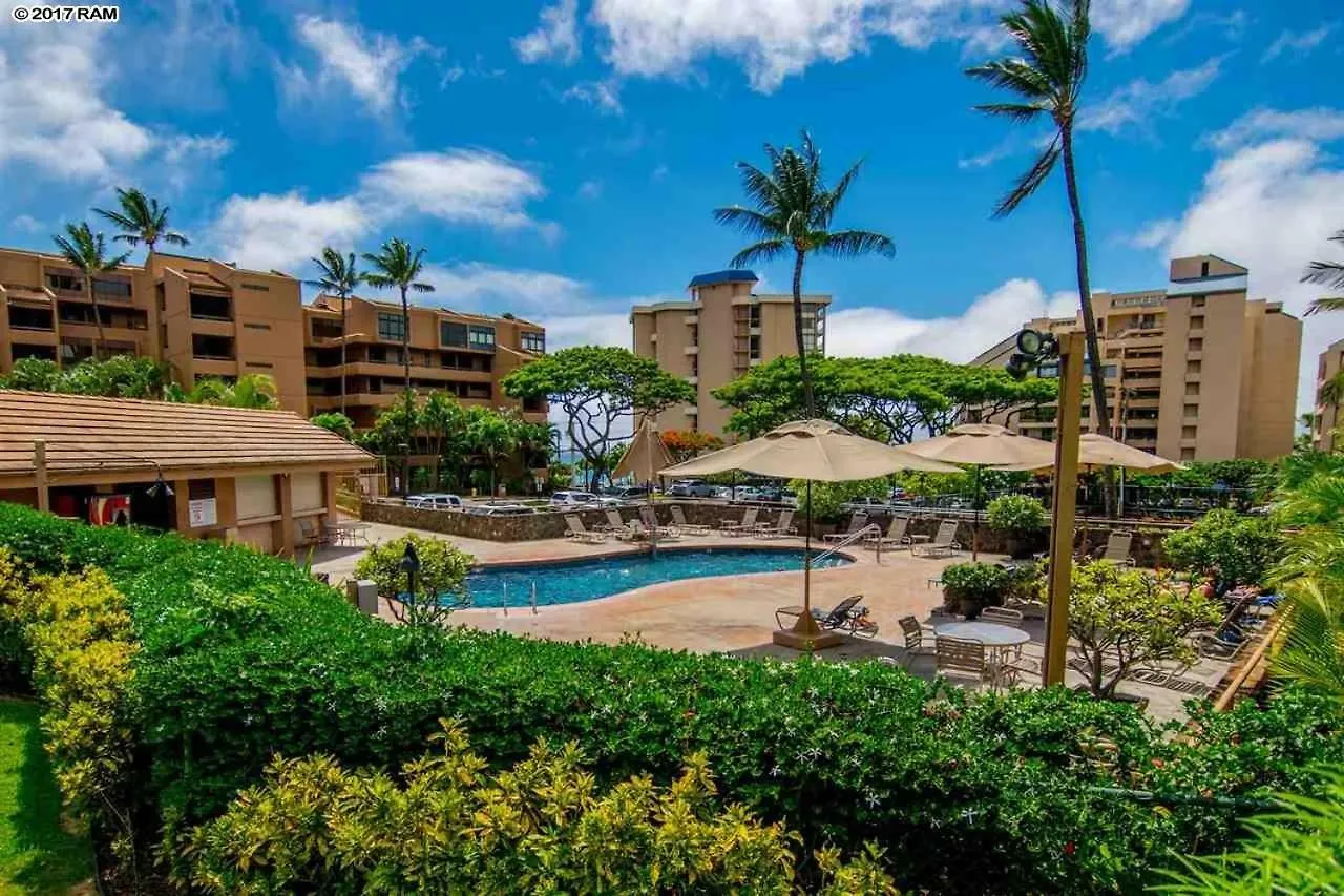 Spacious & Modern Maui Condo Steps To The Beach! Kahana