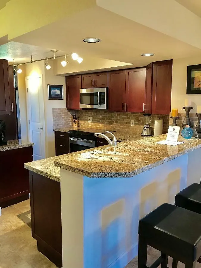 Spacious & Modern Maui Condo Steps To The Beach! Kahana